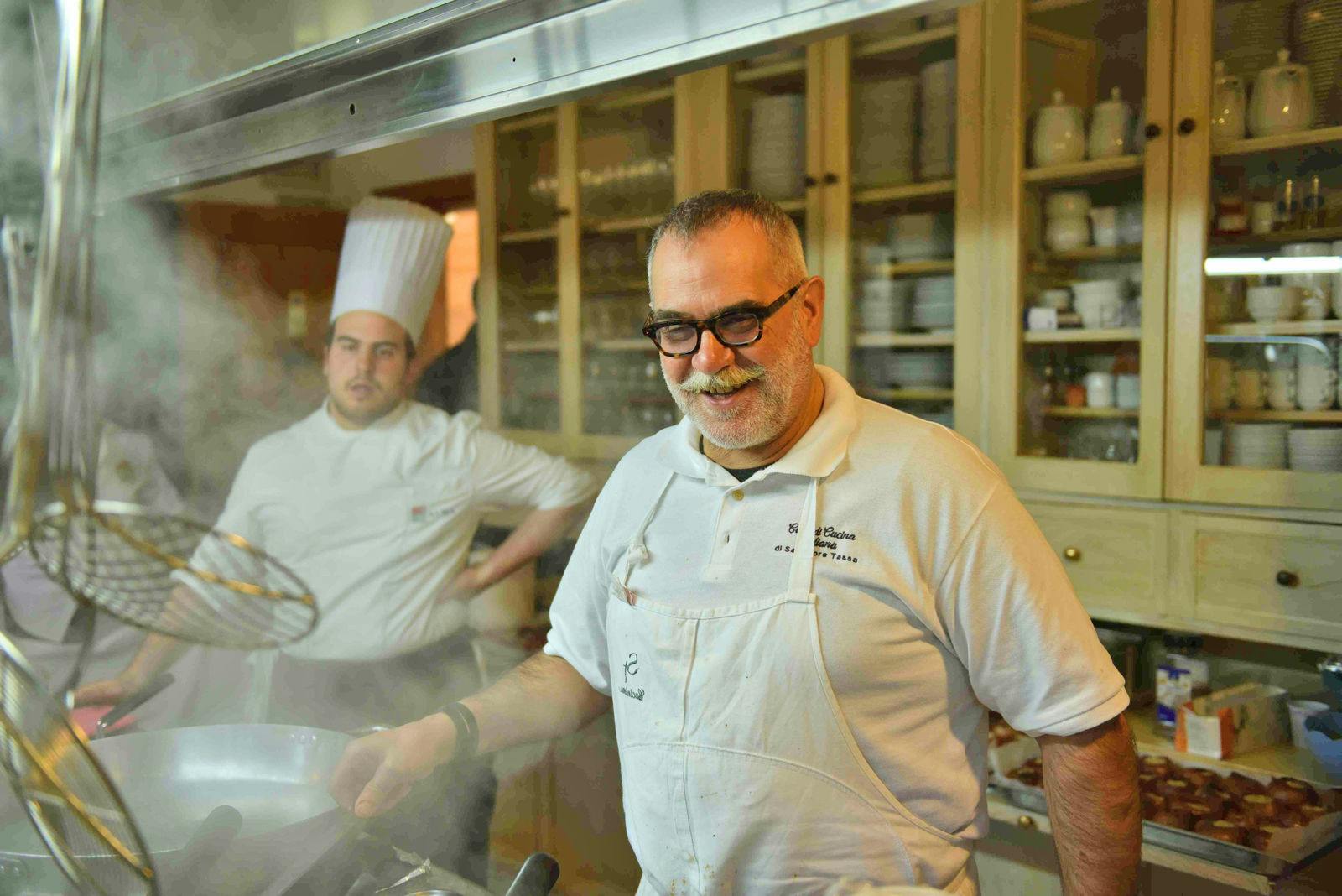 Lo chef stellato Salvatore Tassa ai fornelli di Casa Lerario