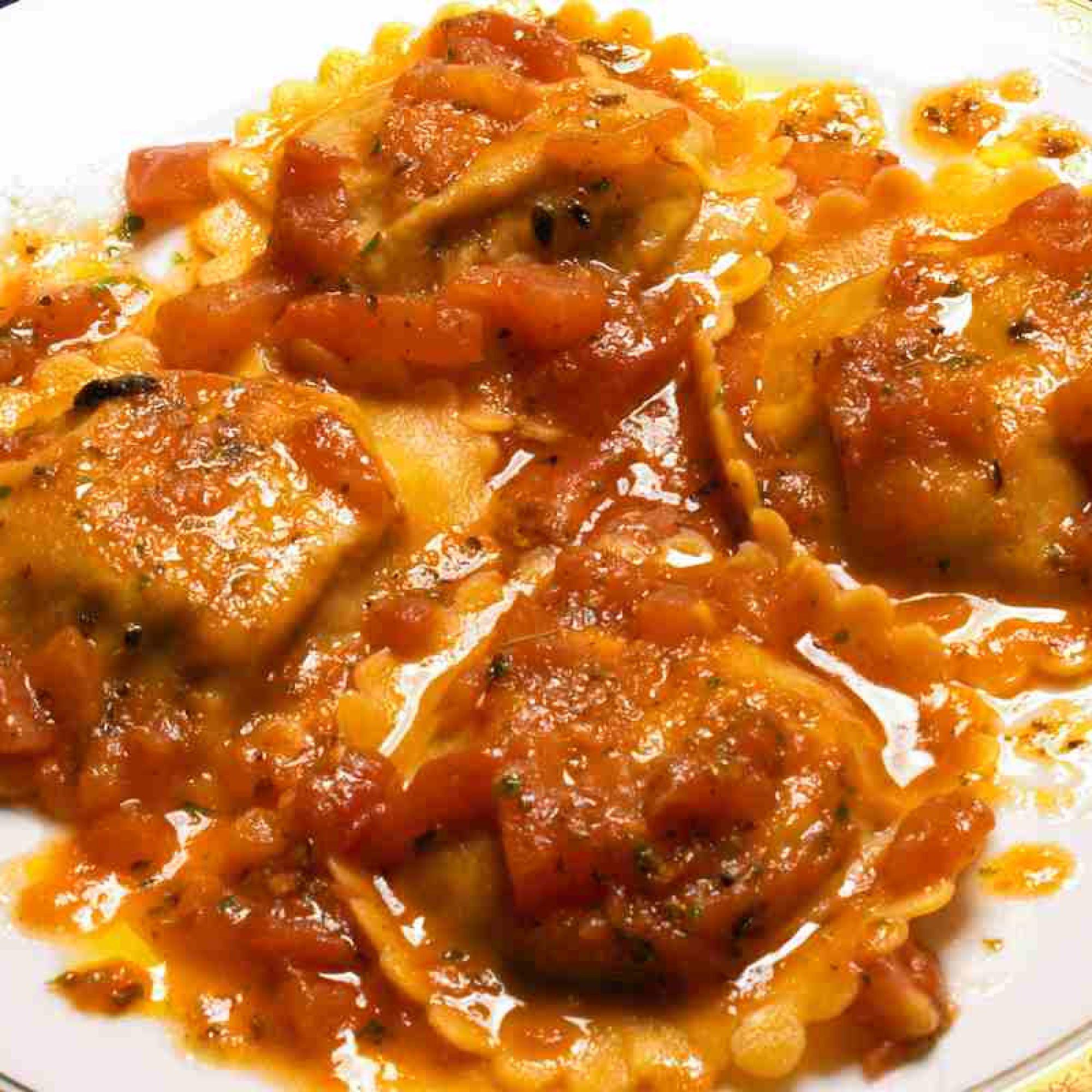 Ravioli-di-brasato-con-sugo-di-pomodoro-24102024-buttalapasta.it_
